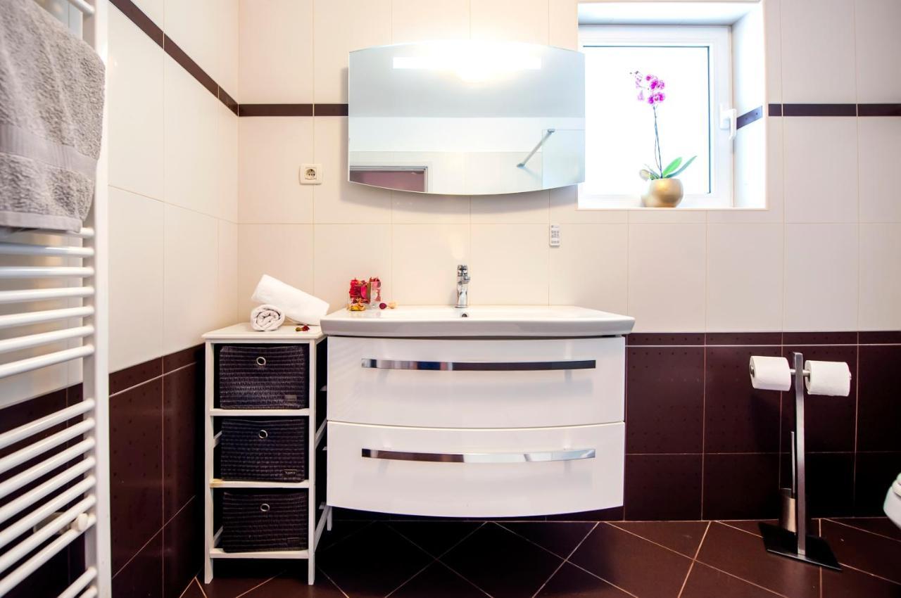 Cerin Apartment Rovigno Esterno foto