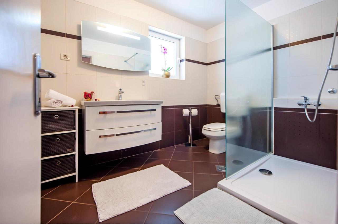 Cerin Apartment Rovigno Esterno foto