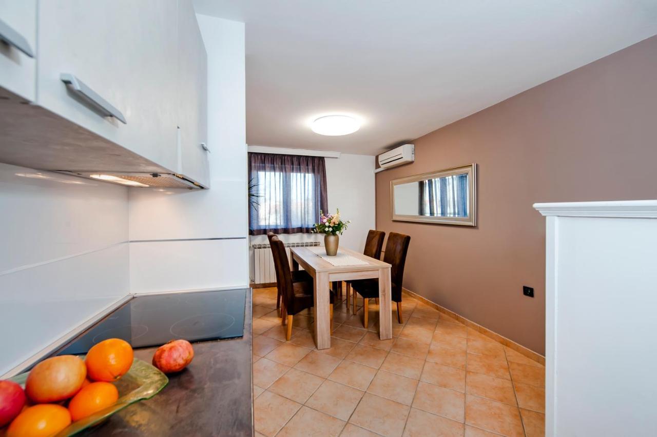 Cerin Apartment Rovigno Esterno foto