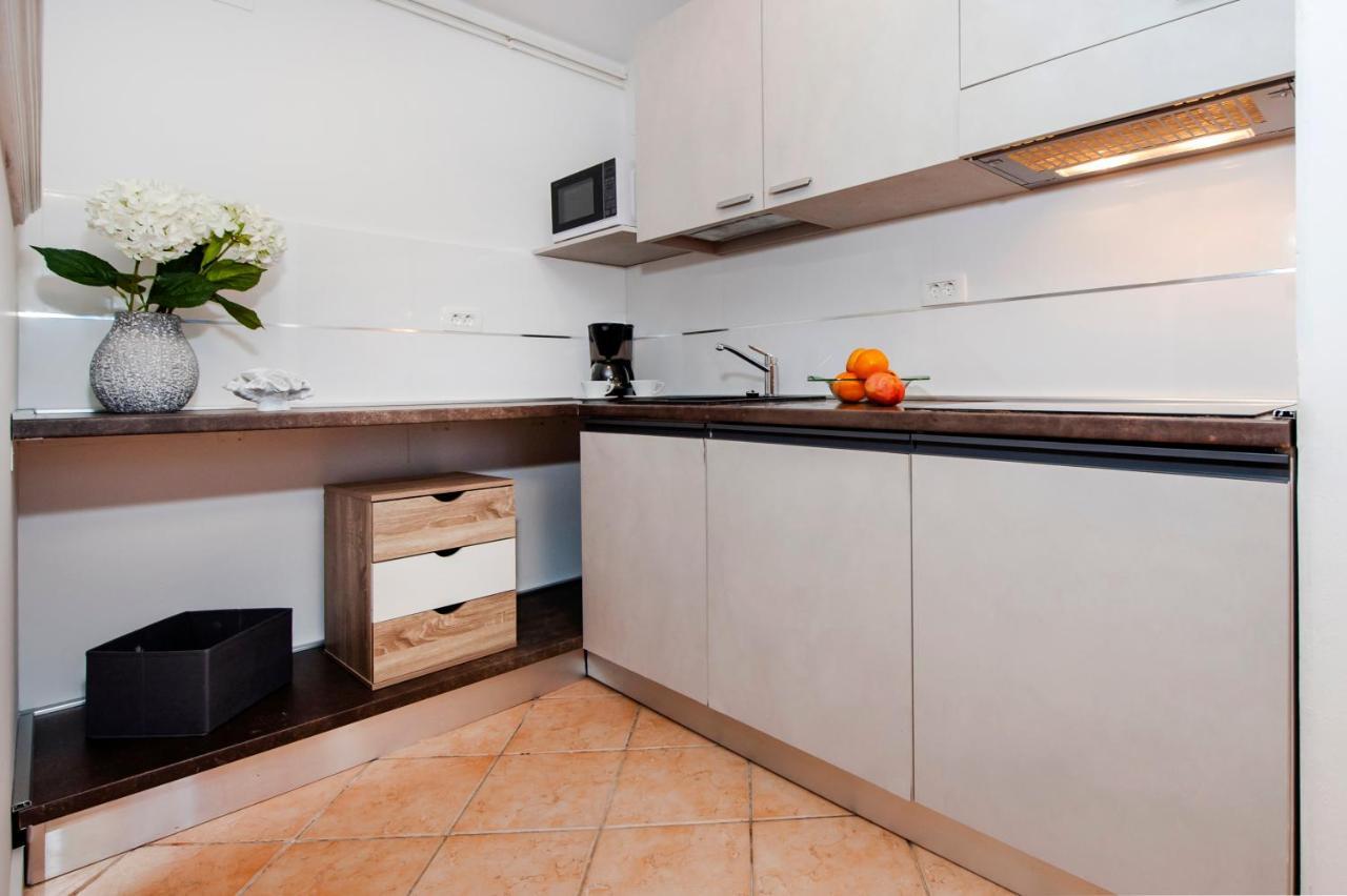 Cerin Apartment Rovigno Esterno foto